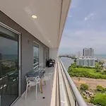 Apartamento con hermosa vista al mar muy centrico